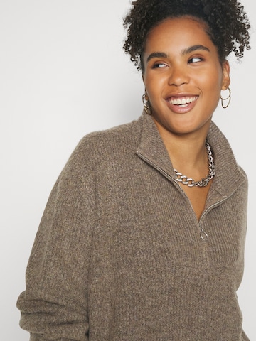 Vero Moda Curve Sweater 'VMCPLAZA' in Brown