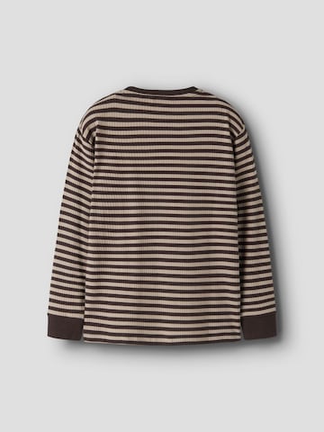 NAME IT - Camiseta en marrón