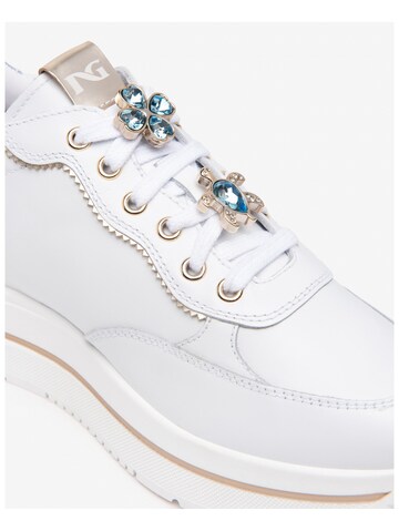 Baskets basses Nero Giardini en blanc
