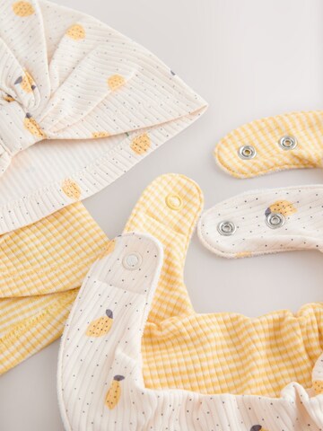 Next Шапка в Желтый