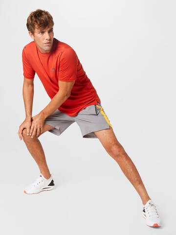 UNDER ARMOUR - Camisa funcionais 'Rush Energy' em vermelho