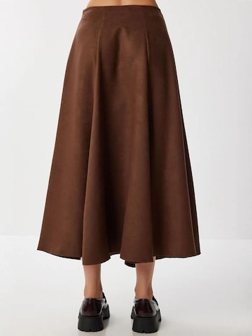 Gonna di Happiness İstanbul in marrone