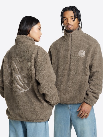 Pullover di Legacy Studios in beige