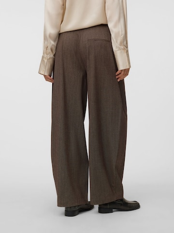 regular Pantaloni con pieghe 'DALANI' di VERO MODA in beige