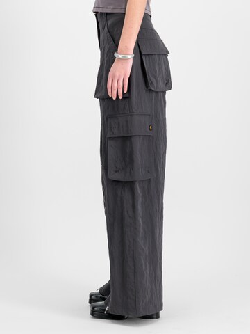 Wide Leg Pantalon cargo ALPHA INDUSTRIES en gris