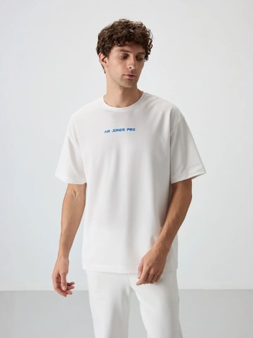 Tommy Life Shirt in White: front