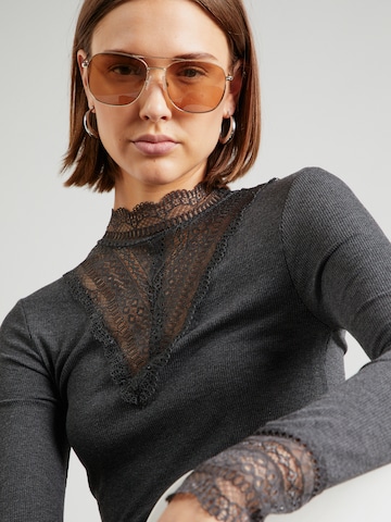 ONLY Μπλουζάκι 'ONLTilde' σε γκρι