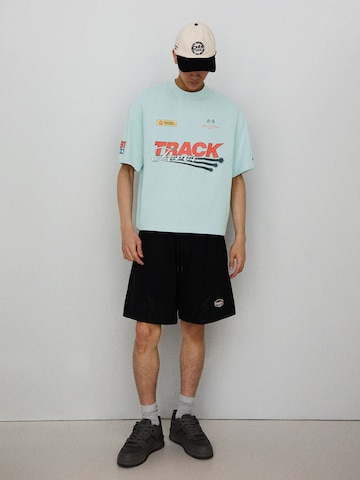 Bershka T-Shirt 'SAVAG' in Blau