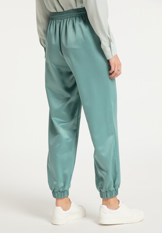 Tapered Pantaloni di RISA in verde