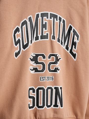 SOMETIME SOON Sweatshirt in Oranje