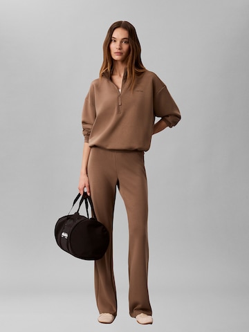 Calvin Klein Sport Regular Broek in Bruin: voorkant
