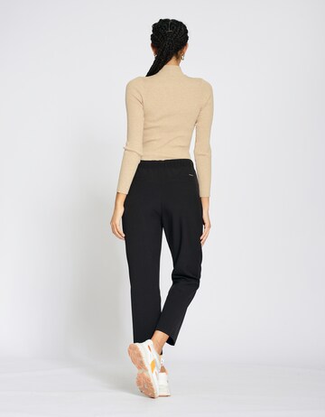 Gang Loosefit Hose '94Ava' in Schwarz