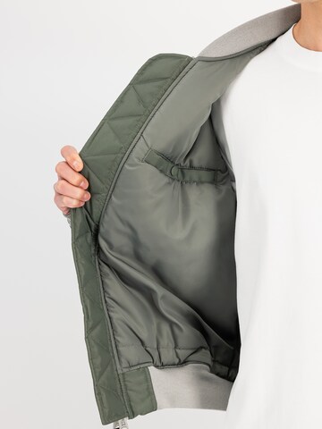 ALPHA INDUSTRIES Between-Season Jacket 'MA-1 USAF' in Green: side