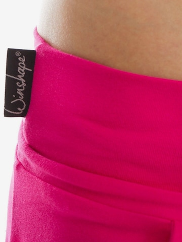 Winshape Широка кройка Спортен панталон 'WTE3' в розово