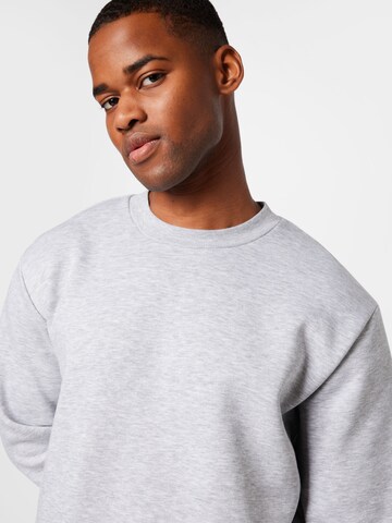 ABOUT YOU Sweatshirt 'Curt' in Grau