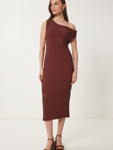 Happiness İstanbul - Vestido en marrón: frente