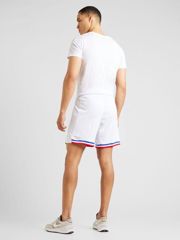 Regular Pantaloni sport de la NIKE pe alb