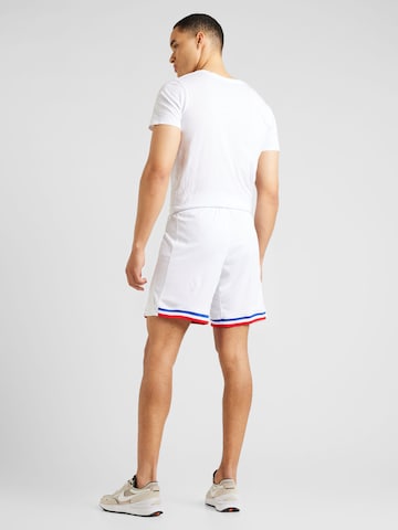 Regular Pantalon de sport NIKE en blanc