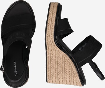 Calvin Klein - Sandalias con hebilla en negro