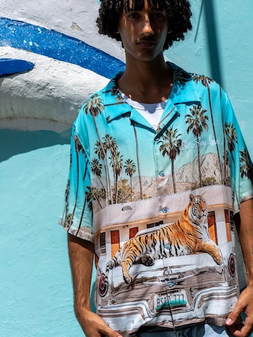 BLUE SKY INN Comfort fit Button Up Shirt in Blue