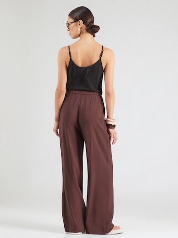 Wide leg Pantaloni 'Camilla' de la ABOUT YOU pe maro
