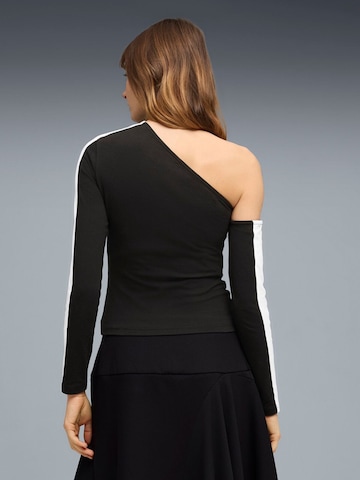 PUMA Blouse 'Puma T7 Asymmetric Longsleeve' in Zwart