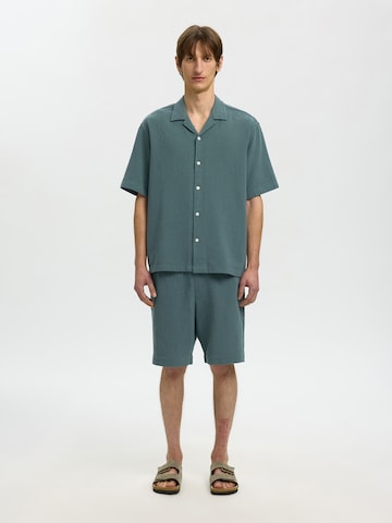 Comfort Fit Cămașă 'SLHCAL' de la SELECTED pe verde