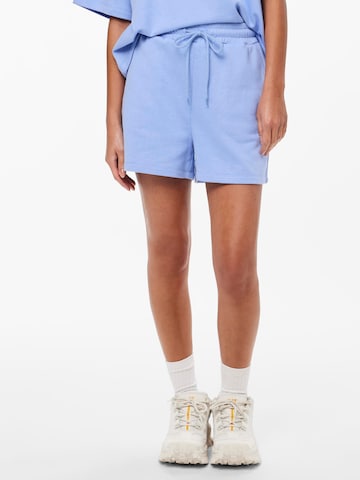 PIECES Regular Shorts 'Chilli' in Blau: predná strana