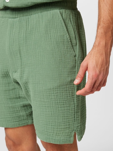 Regular Pantaloni 'Stanley' de la Kronstadt pe verde
