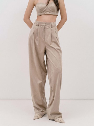 4TAILORS Loosefit Housut 'Chili' värissä beige: etupuoli