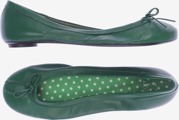 AKIRA Flats & Loafers in 38 in Green: front