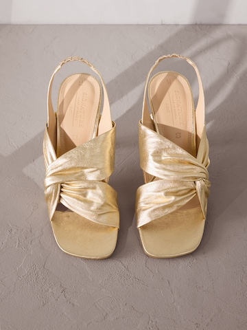 Next Sandalen met riem in Goud