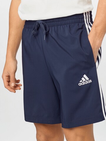 Regular Pantalon de sport 'Essentials Chelsea' ADIDAS SPORTSWEAR en bleu
