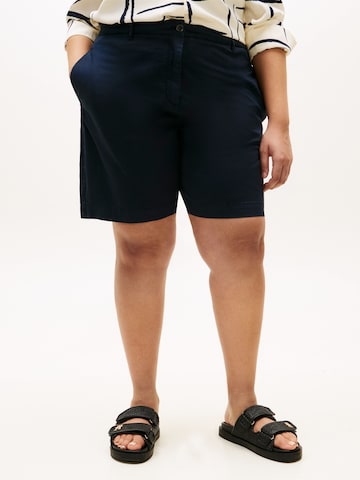 Tommy Hilfiger Curve Regular Chinoshorts in Blau: Vorderseite