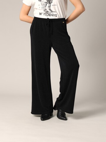 Wide Leg Pantalon 'Soya' Deeluxe en noir : devant