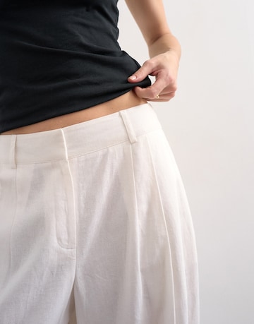 TOPSHOP Barrel Брюки со складками 'BINA' в Серый