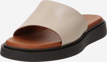 VAGABOND SHOEMAKERS Klapki 'CONNIE' w kolorze biały: przód