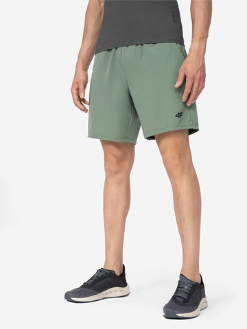 Regular Pantalon de sport 4F en vert