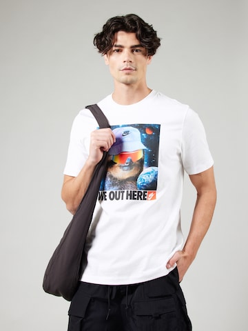 Nike Sportswear Μπλουζάκι 'OC Photo 1' σε λευκό: μπροστά