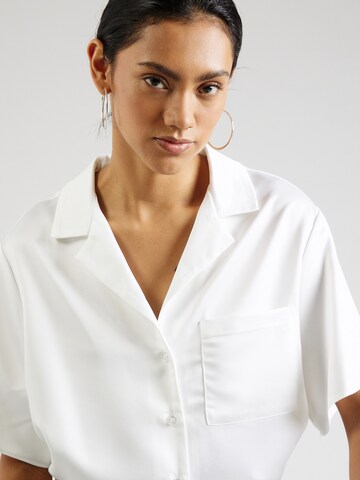 Chemisier TOPSHOP en blanc