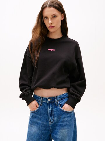 Tommy Jeans Свитшот в Черный: спереди