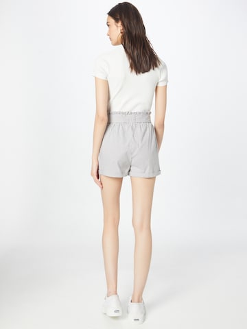 ONLY Loosefit Shorts 'Smilla' in Grün