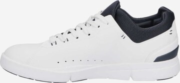 On - Calzado deportivo con cordones 'THE ROGER Advantage' en blanco