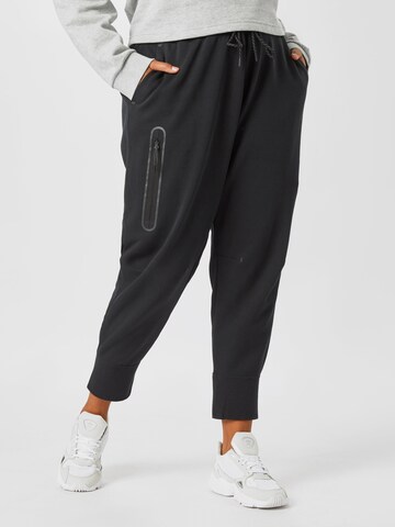 Nike Sportswear Tapered Hose in Schwarz: predná strana