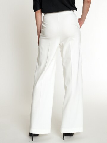 Ana Alcazar Loose fit Pleated Pants 'Kadosa' in White