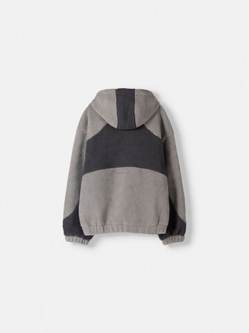 Bershka Jacke in Grau