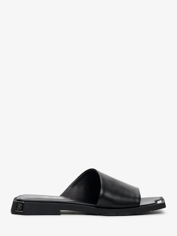 Estro Mules '54-396' in Black: front