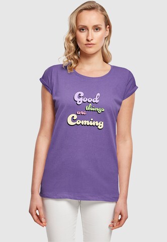 Merchcode T-Shirt 'Good Things' in Lila: Vorderseite