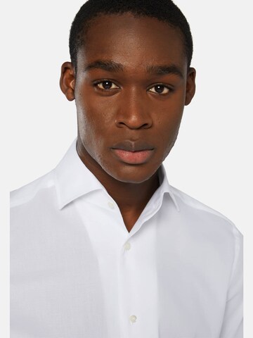 Coupe regular Chemise Boggi Milano en blanc