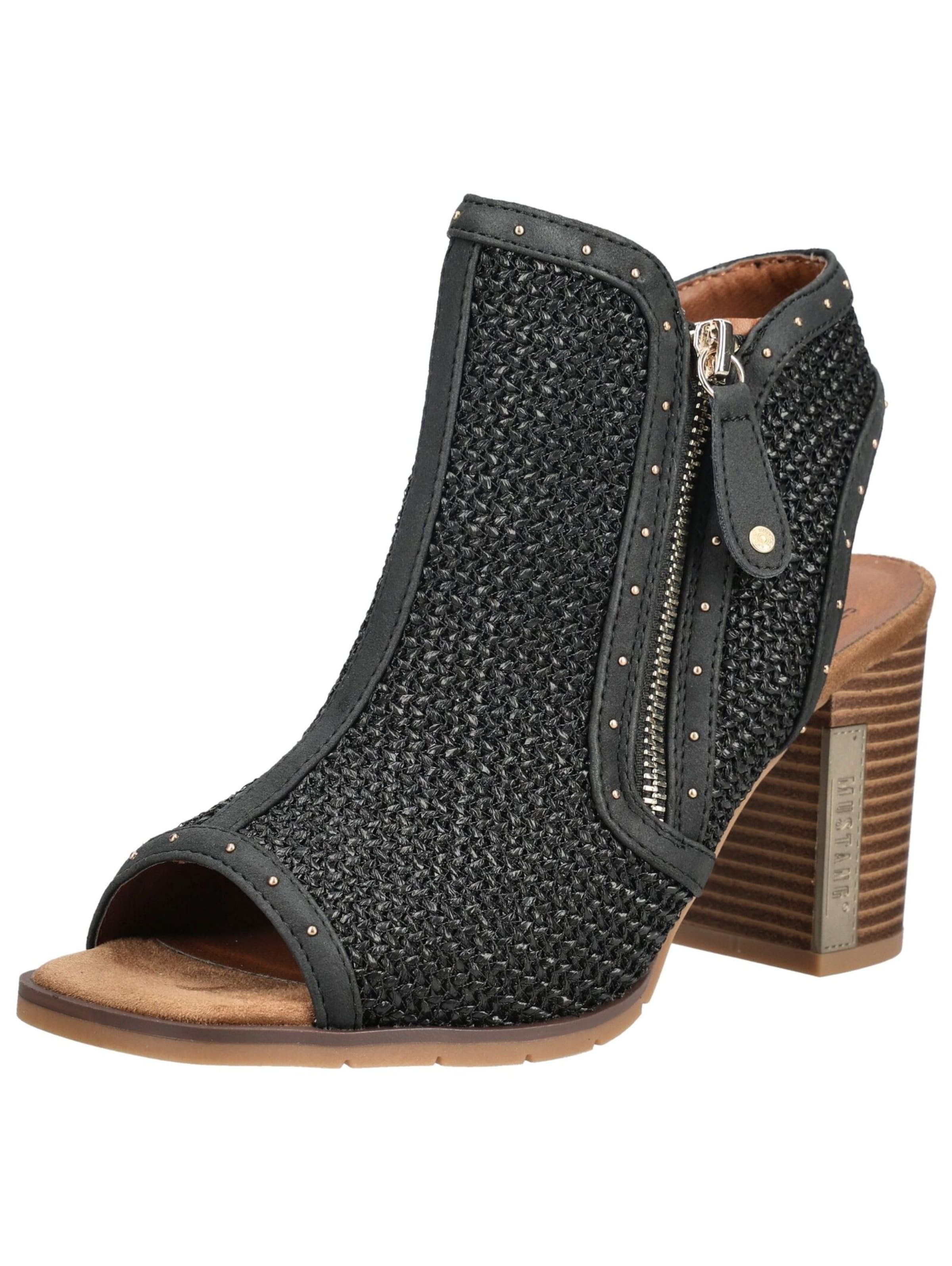 MUSTANG Sandals in Black: front